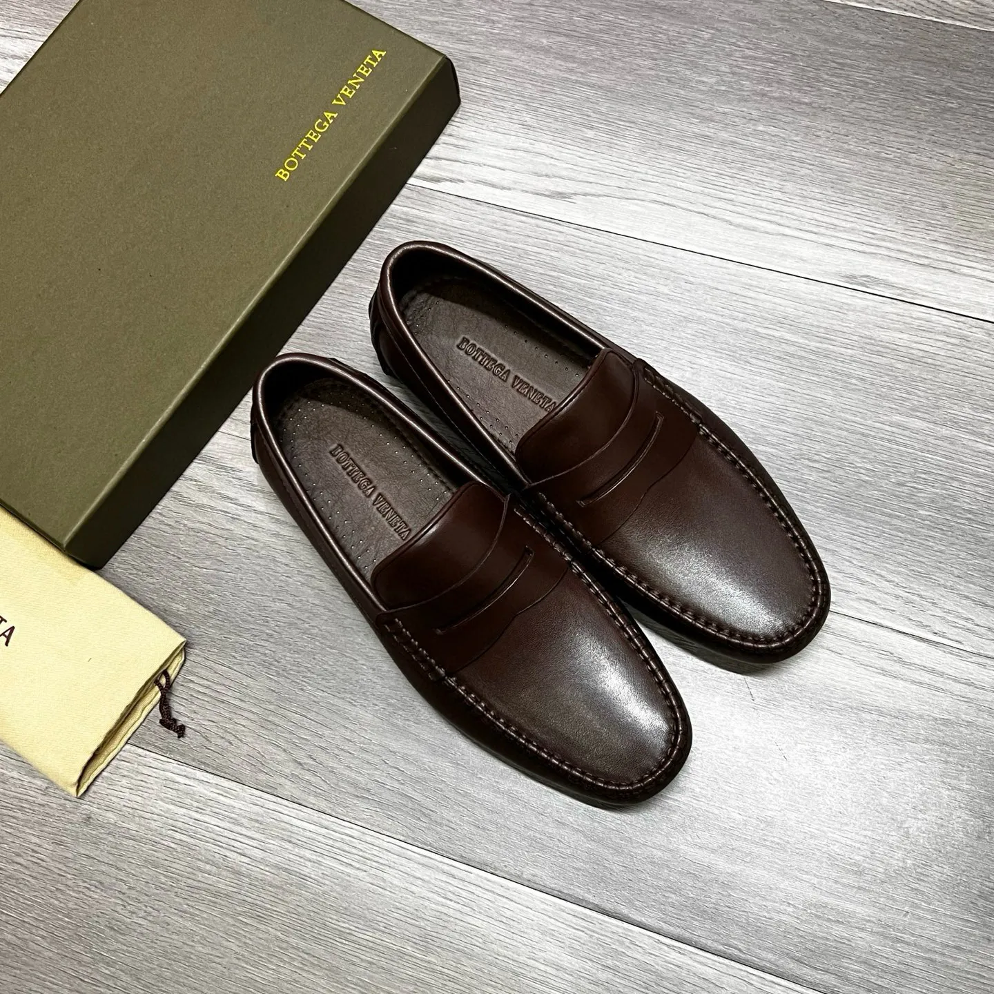 Factory price 480 BV 〰️Purely handmade classic men's beanie shoes👉👉driving shoes, slip-on shoes, made of imported cowhide from Italy, 💕water-dyed cowhide lining, 🔊original outsole, waterproof platform design, comfortable on the feet. Good choice for traveling and driving, single color available, code number: 38-44, (45 can be customized)